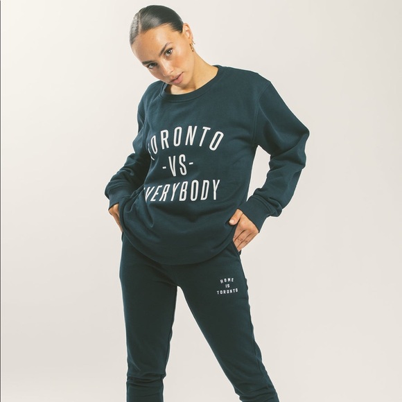 Toronto -vs- Everybody Crewneck - Picture 5 of 7